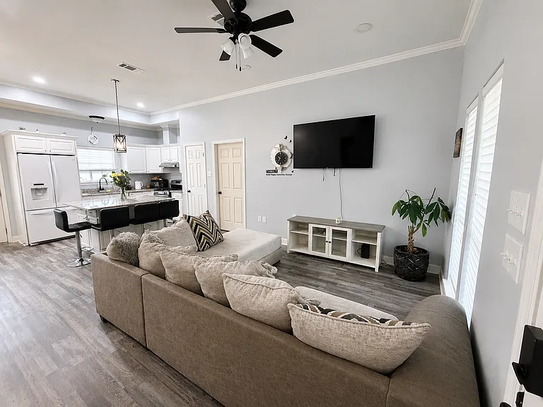 1103 S Arceneaux Ave — Photo 2