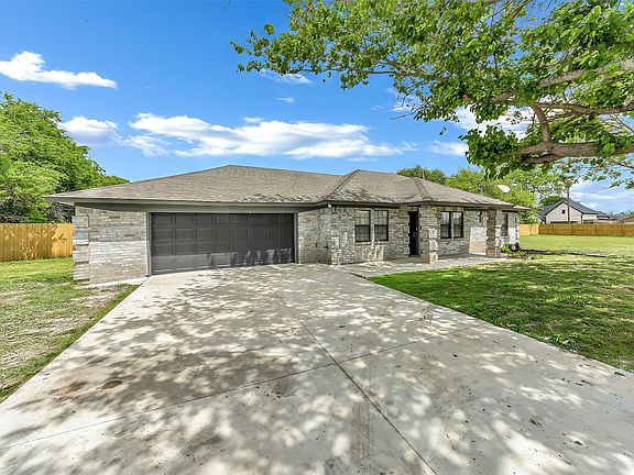 4th image of 5924 Angus Dr