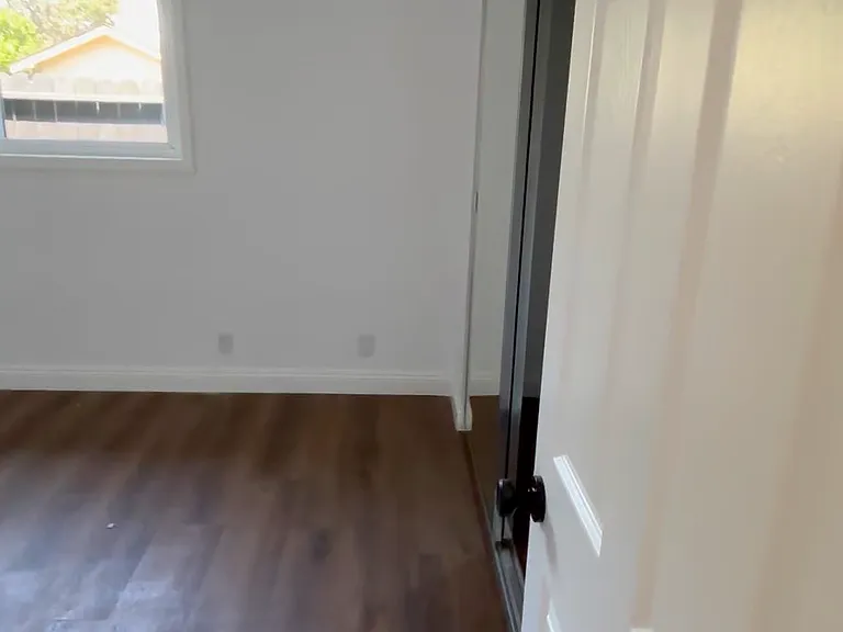 371 Freeman Ave — Photo 9