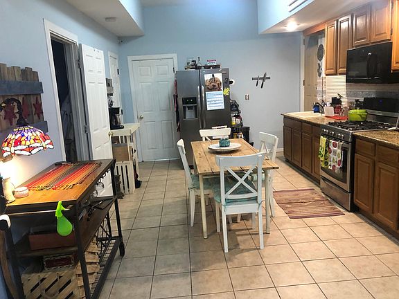 5th image of 2723 N Artesian Ave #1