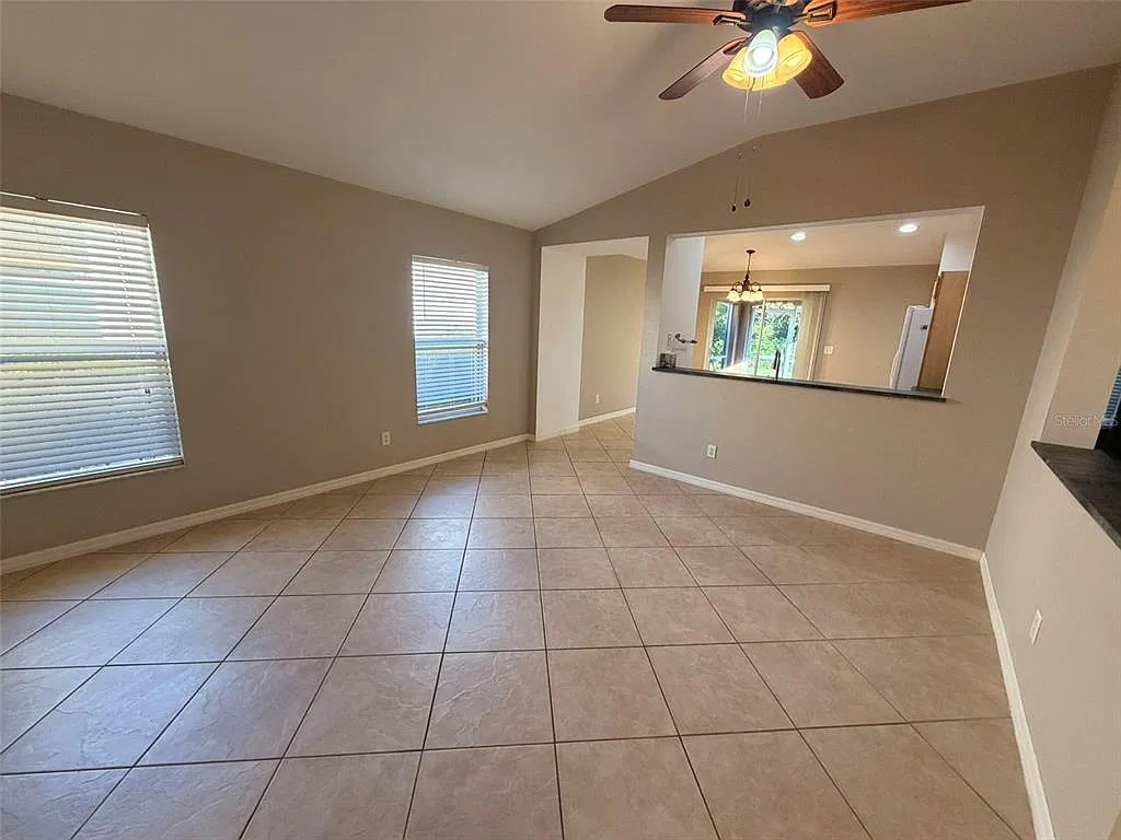 3 bed, 2.0 bath, 1296 sqft, $1,950 — Photo 3
