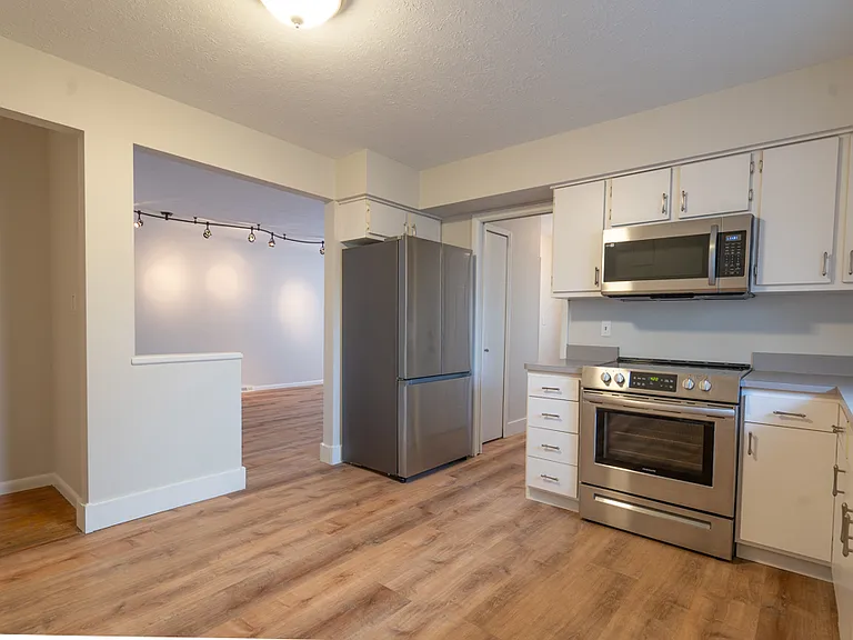 5970 Mayflower Ave — Photo 5