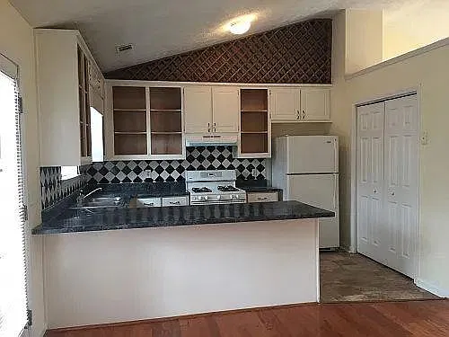 4 bed, 2.5 bath, 1210 sqft, $1,765 — Photo 4