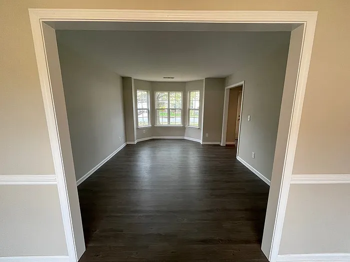 4 bed, 2.5 bath, 2800 sqft, $2,350 — Photo 2