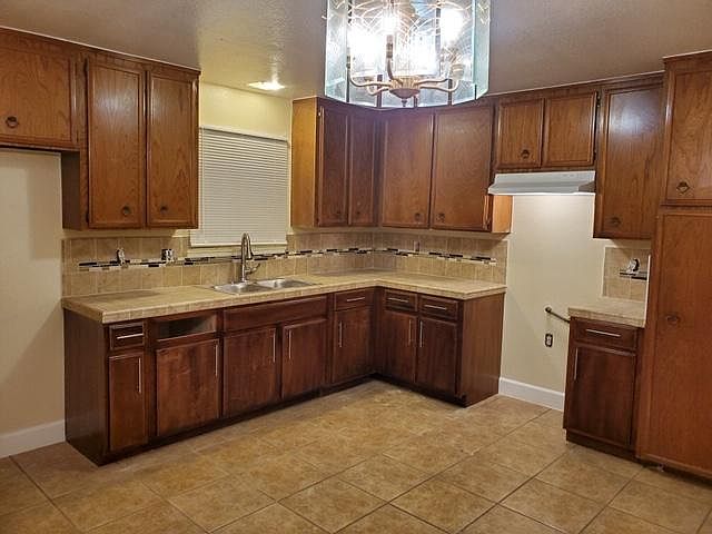 2nd image of 1304 W Michelle Ln