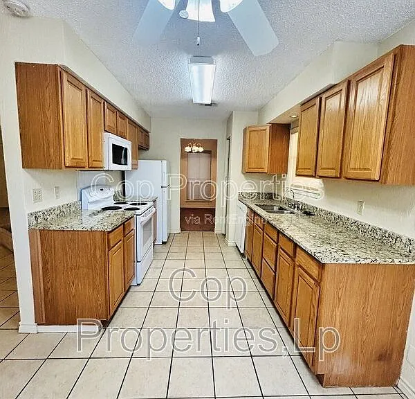 14810 Ridge Hill Dr — Photo 7