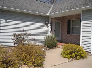 504 10th Ave NW, Waverly, IA 50677