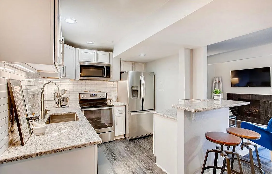 1 bed, 1010 sqft, $1,950 — Photo 4