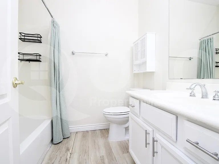 2451 E Honeysuckle Pl — Photo 19
