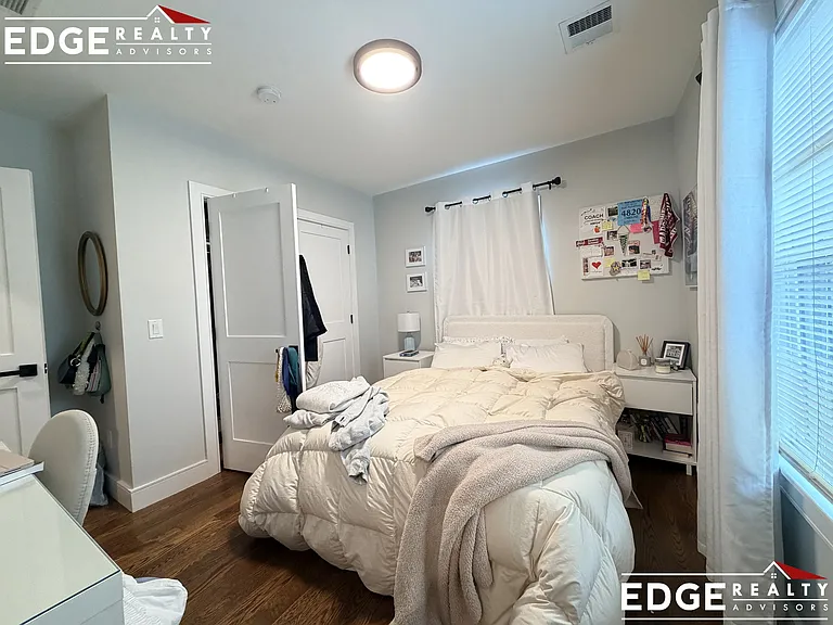 240 Palfrey St — Photo 12