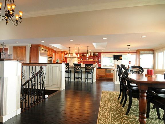 5th image of 3618 Tahoma Pl W