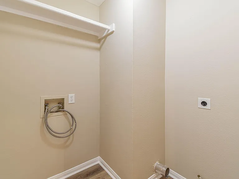 9523 Tallow Tree Dr — Photo 15