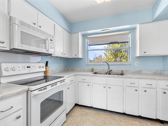 5th image of 6808 Treehaven Dr