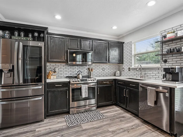 Wow! Look at this Kitchen!!