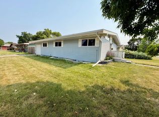 1816 2nd Ave NW, Minot, ND 58703