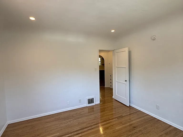2153 Valentine St #2153 — Photo 17