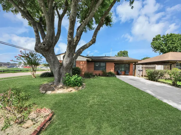 2212 Raspberry Ln, Pasadena, TX 77502