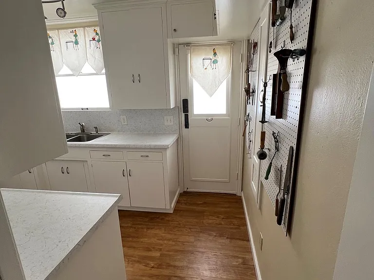 543 B Ave — Photo 9