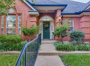 2848 Oakbriar Trl, Fort Worth, TX 76109