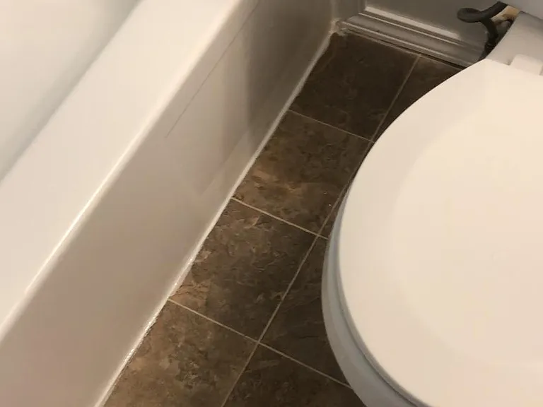 Colonial Manor — Photo 29