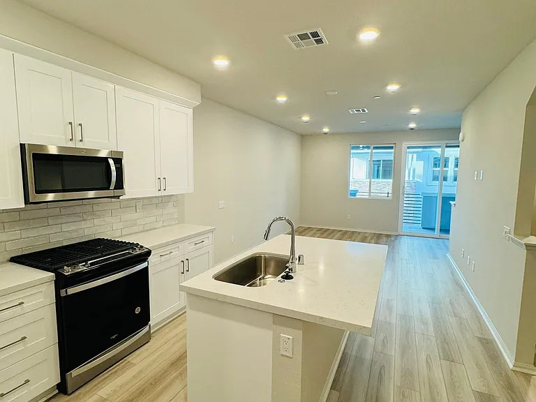 236 Lockhart Way — Photo 5
