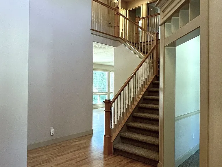 811 E Knoll Ct — Photo 10