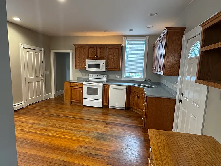 65 Chestnut St #1 — Photo 17