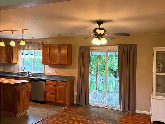4th image of 44 Valley View Dr