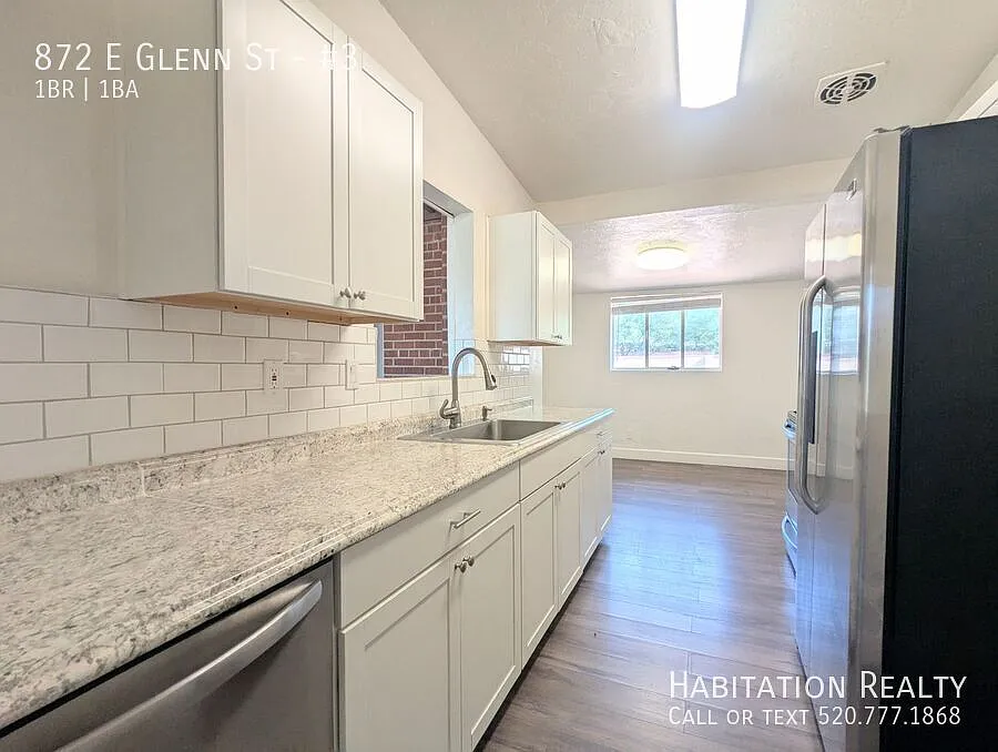 Recently renovated, brick, 1bed/1bath home + office/den on Glenn/1st Ave! — Photo 4