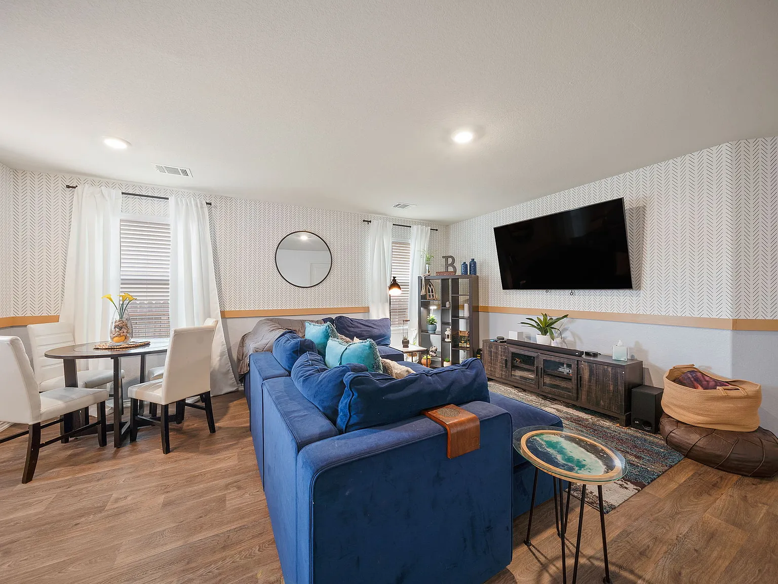3 bed, 1192 sqft, $1,650 — Photo 3
