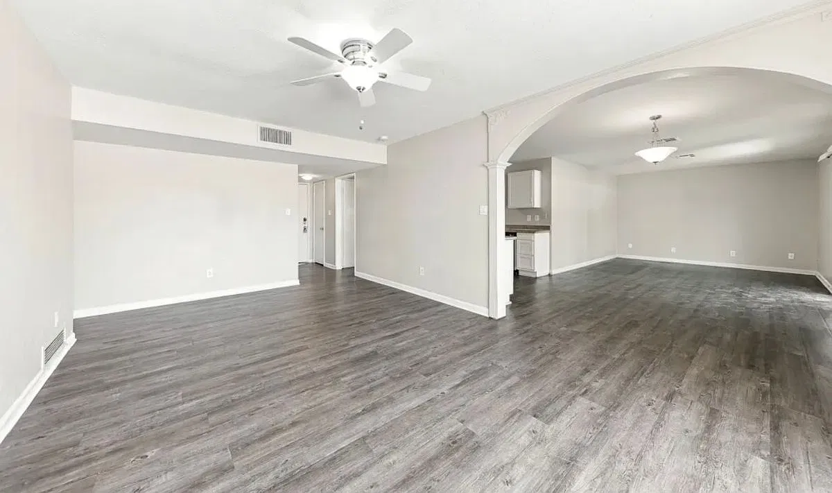 3 bed, 2.5 bath, 2505 sqft, $1,500 — Photo 2