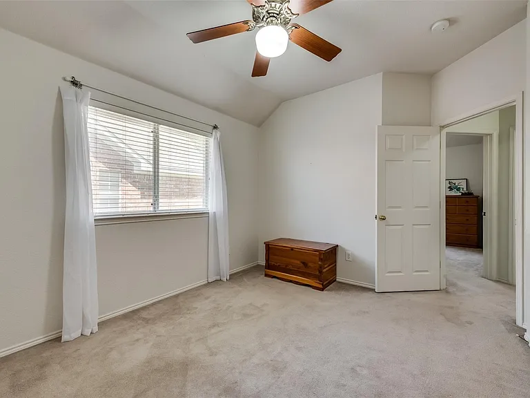 808 Amber Ct — Photo 10