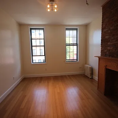 Rented by Nooklyn NYC LLC | media 53