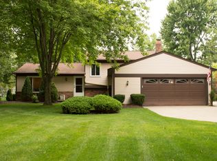 8780 Usher Rd, Olmsted Township, OH 44138