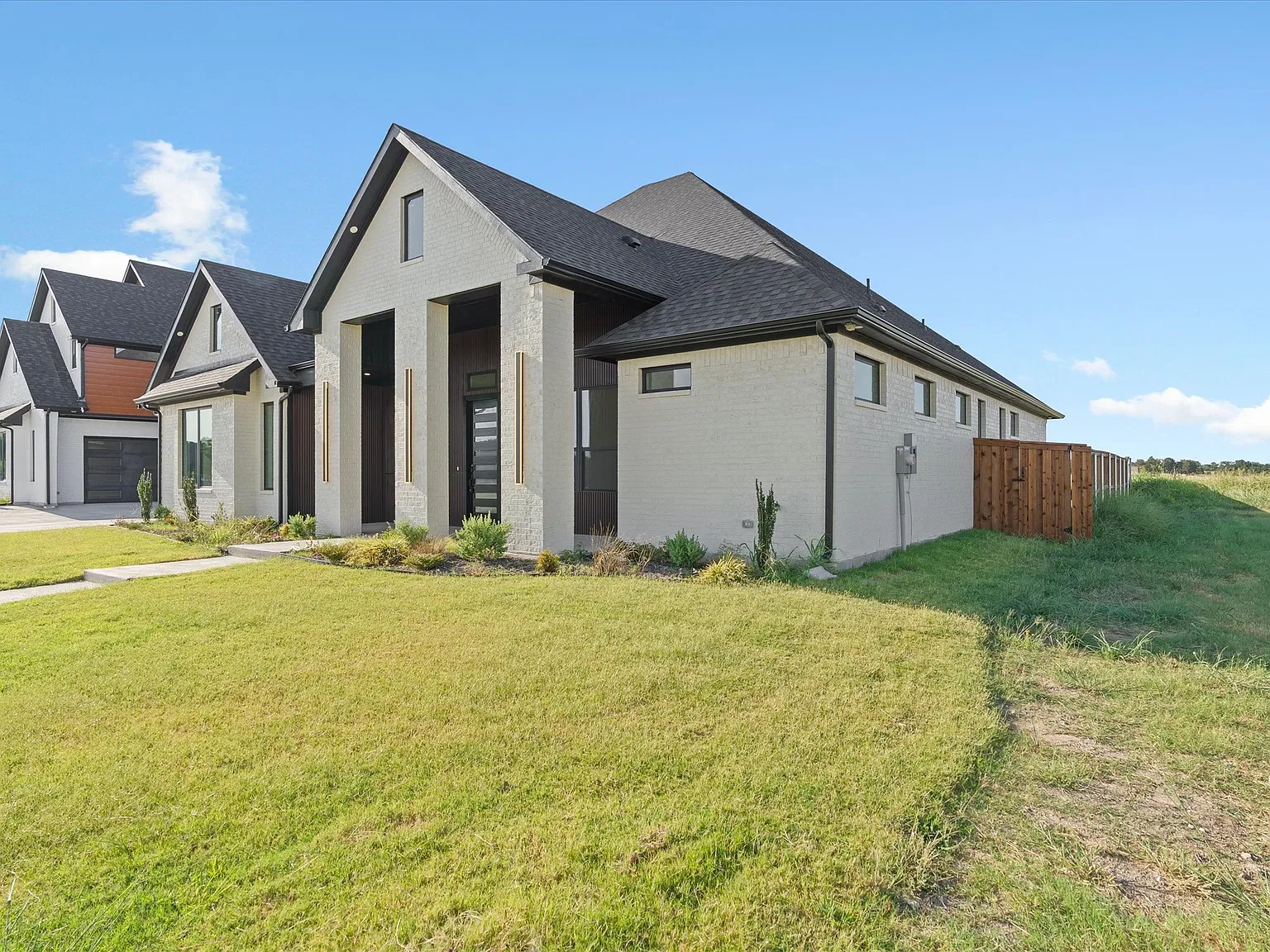 4 bed, 4.5 bath, 2902 sqft, $4,500 — Photo 3