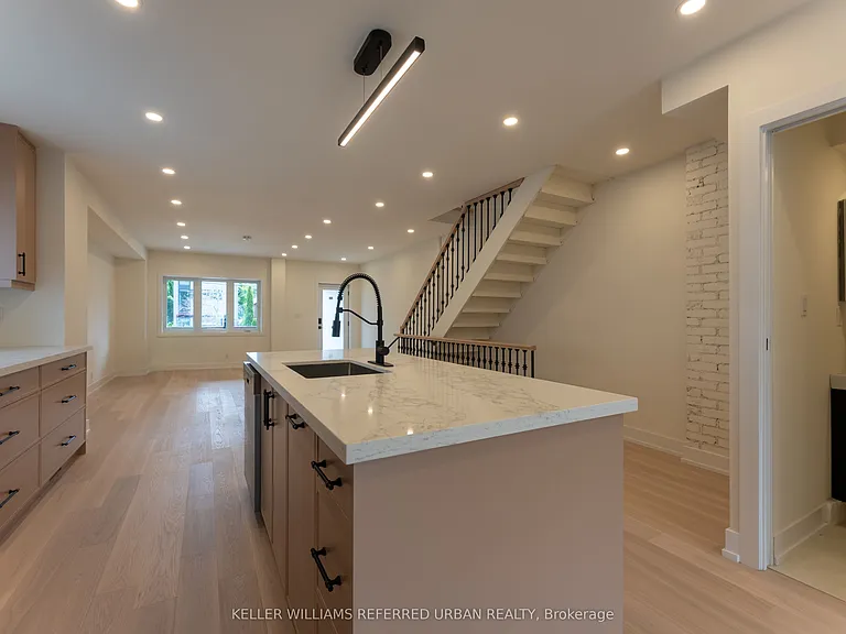 8 Doncaster Ave — Photo 6