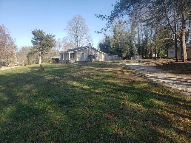 1st image of 8 Willow Dr