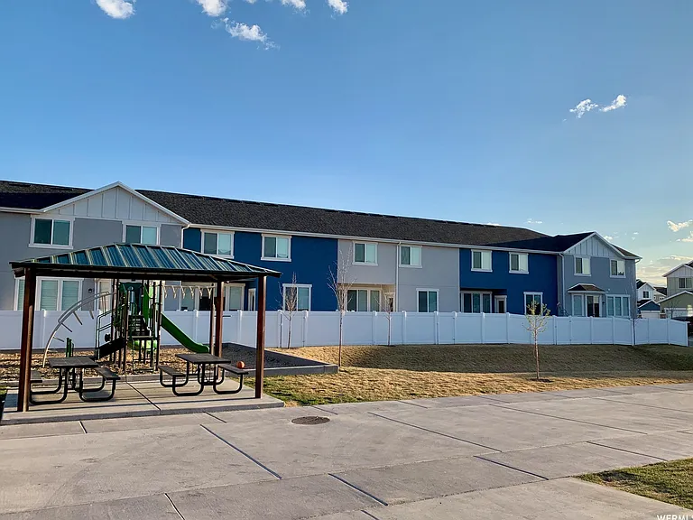 146 N 450 W — Photo 17