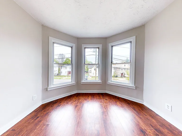46-48 Henry St #2R — Photo 3