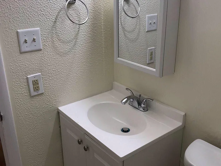 406 Rebecca Ave — Photo 10
