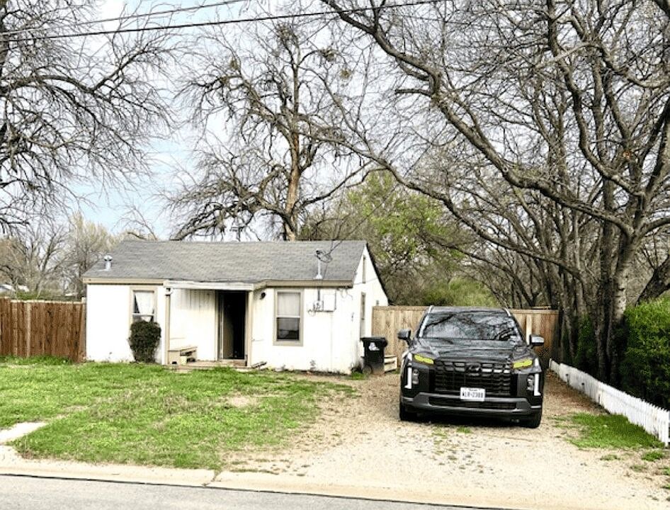 1st image of 605 S Bradshaw St