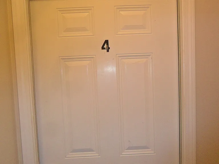 848 Waverly St #4 — Photo 3