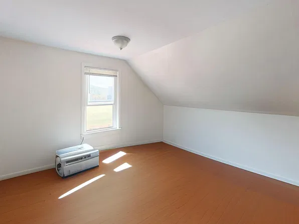 56 N Winchester St #6, Swanzey, NH 03446