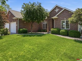 8601 Augusta Dr, Lincoln, NE 68526