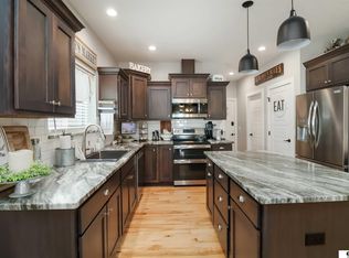 1046 N 107th St, Lincoln, NE 68527