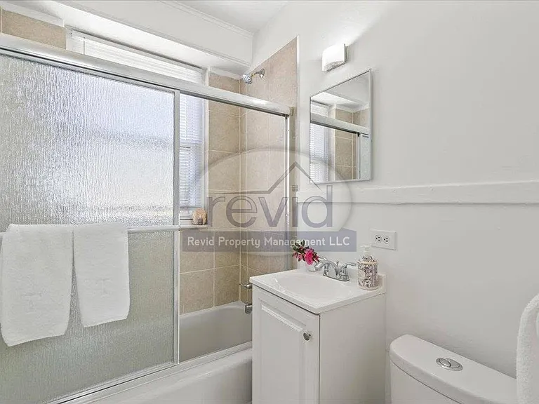 585 E Pkwy S #10 — Photo 6