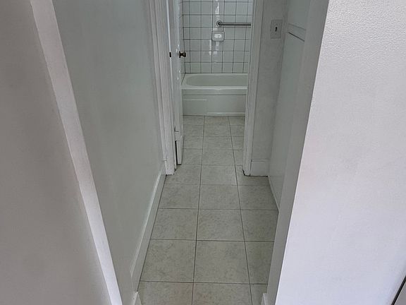 4th image of 2484 Mohawk St #2