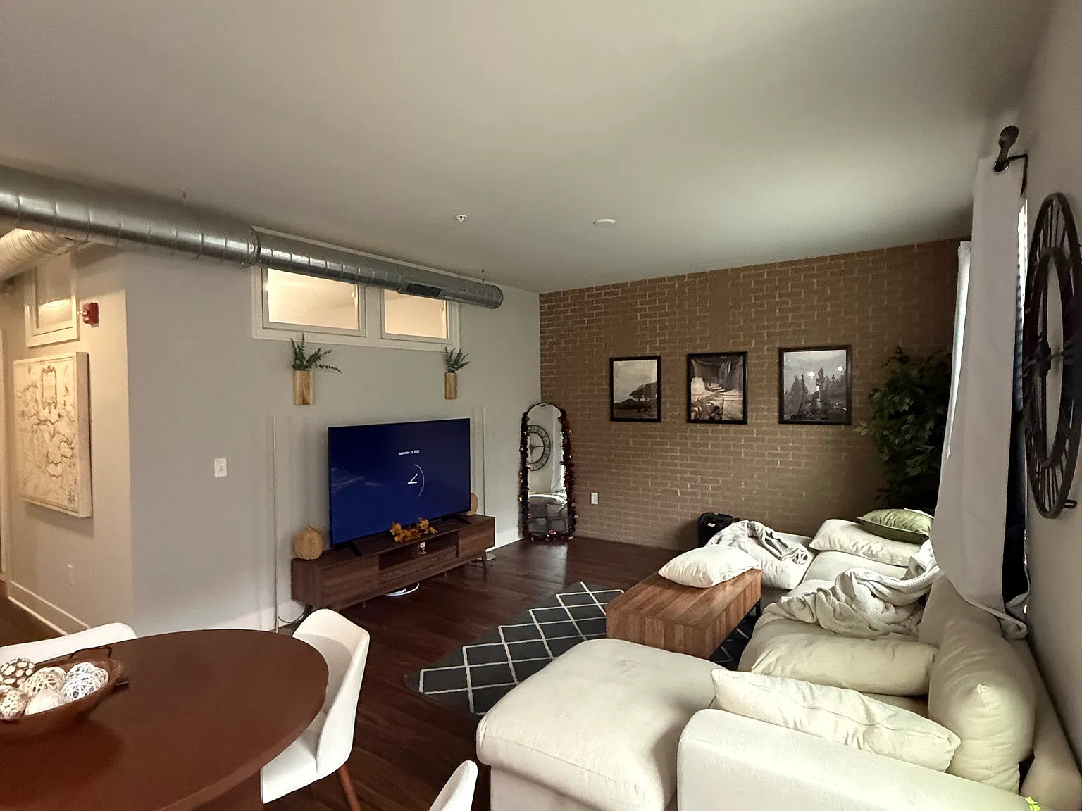 2 bed, 1000 sqft, $1,810 — Photo 3