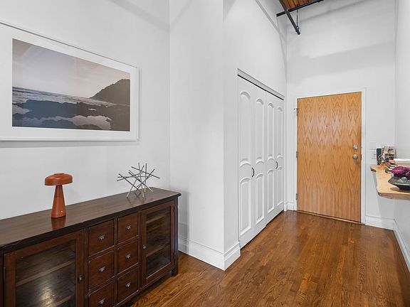 4th image of 550 N Kingsbury St APT 111