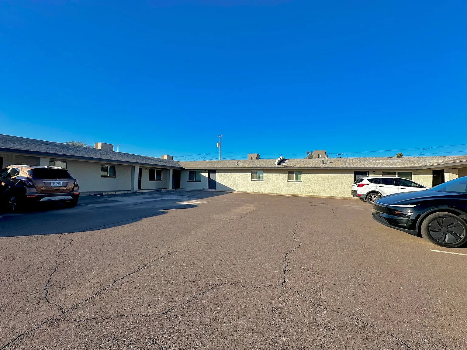 15 Days Rent Free!! Remodeled 2 Bedroom Apartment For Rent! — Photo 4